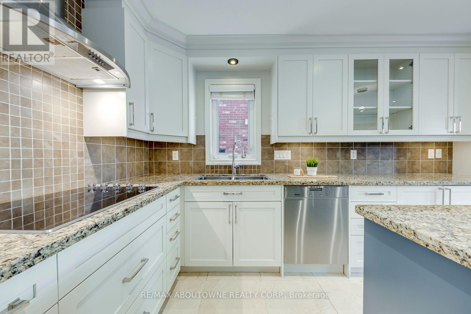 241 Lexington Road, Oakville, ON photo 17