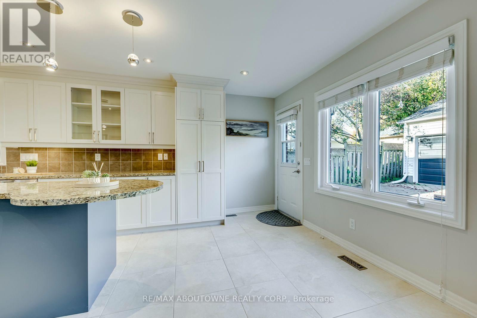 241 Lexington Road, Oakville, ON photo 18