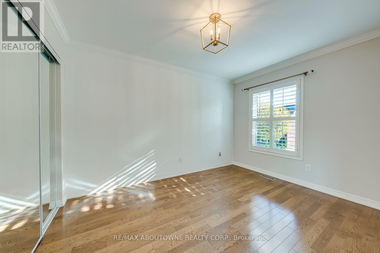 241 Lexington Road, Oakville, ON photo 33