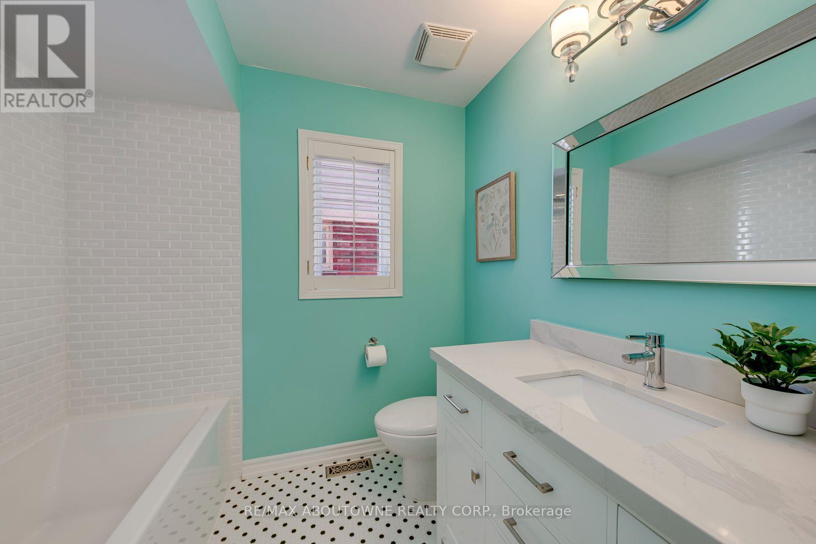 241 Lexington Road, Oakville, ON photo 35