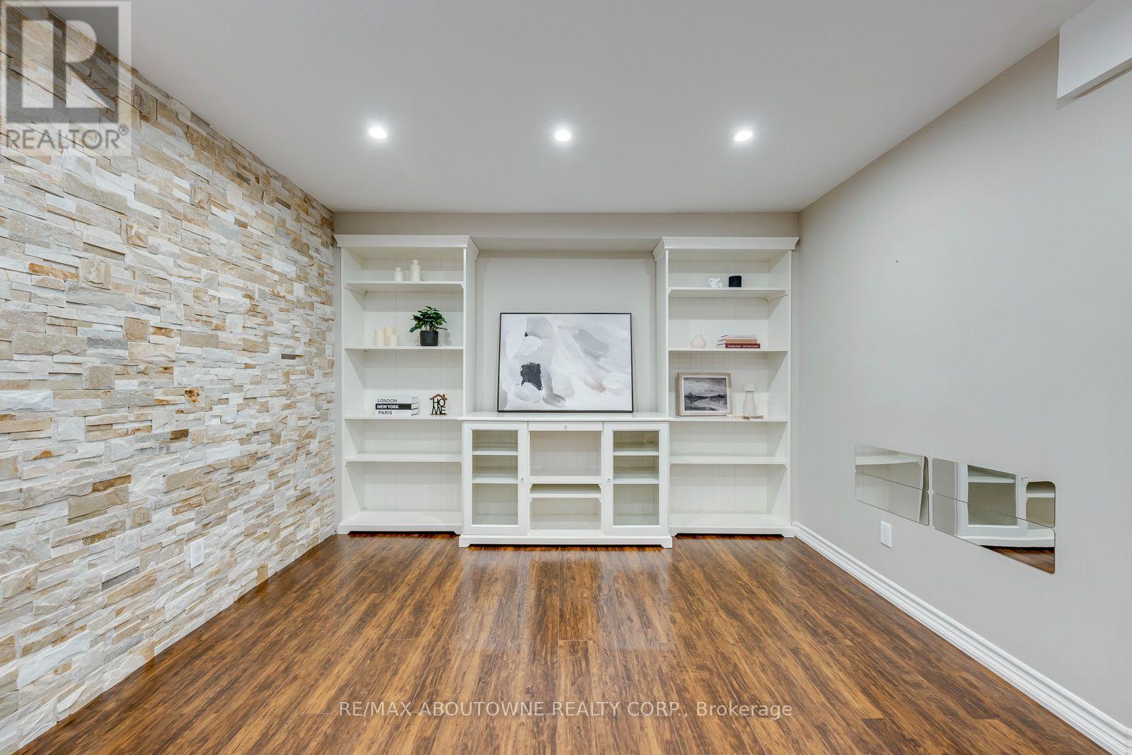 241 Lexington Road, Oakville, ON photo 38
