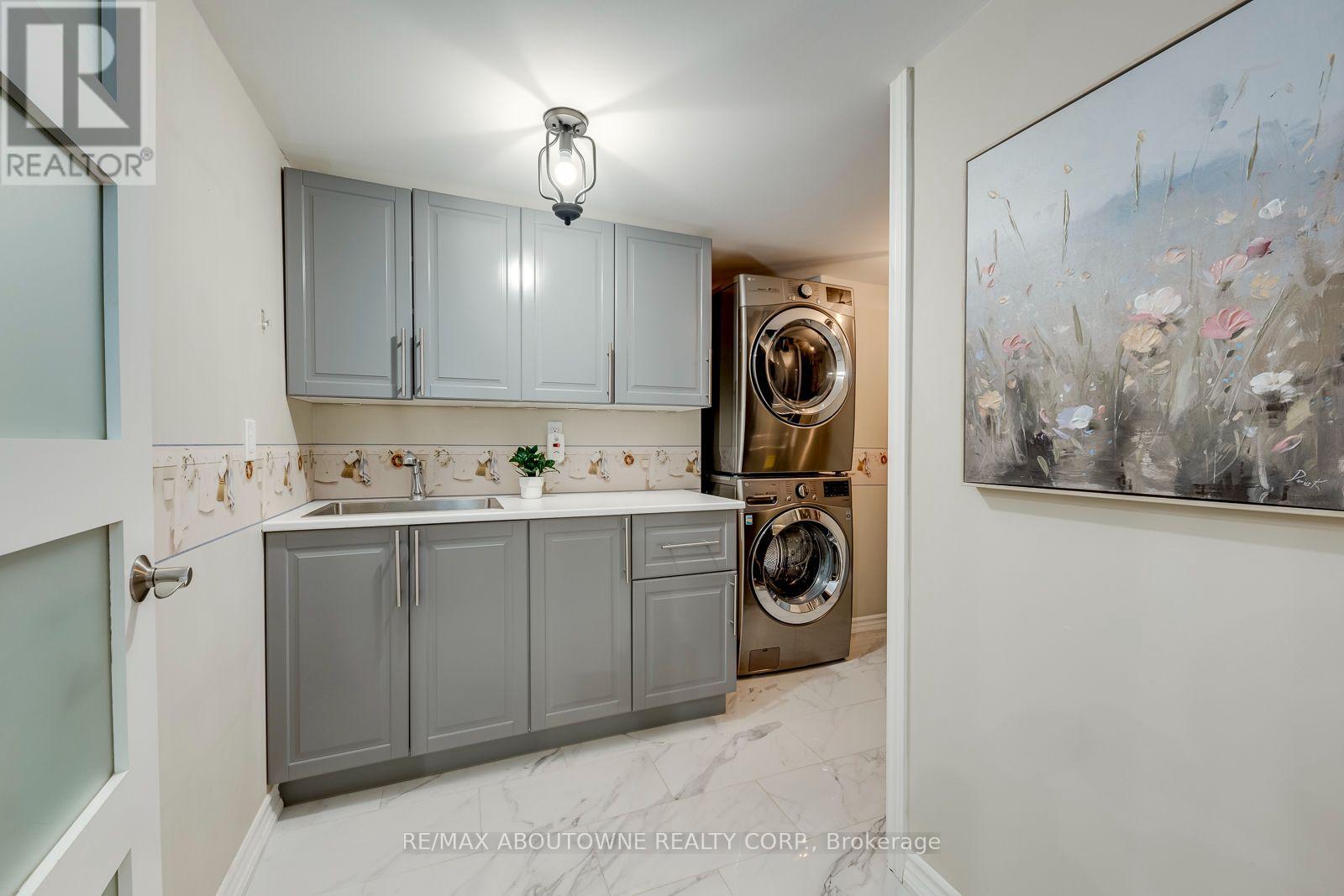 241 Lexington Road, Oakville, ON photo 47