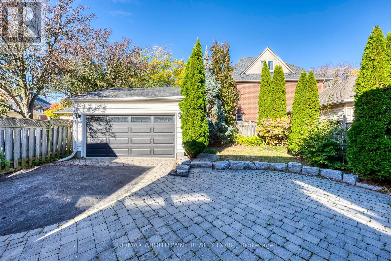 241 Lexington Road, Oakville, ON photo 48