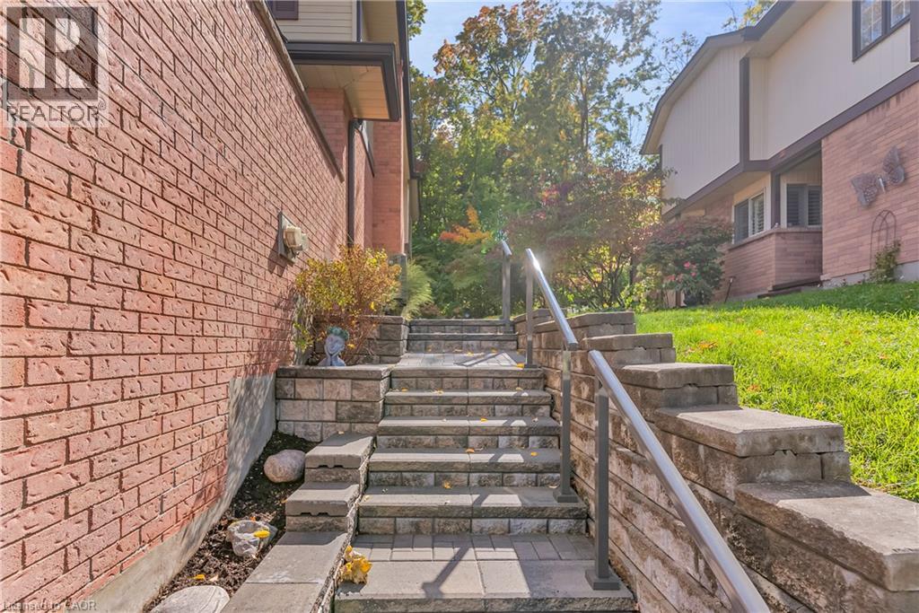 232 KINGSWOOD Drive Unit# 5 — photo 3
