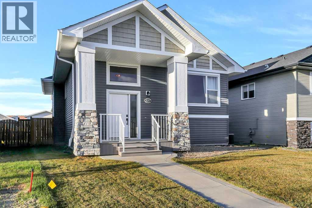227 Livingston Close, photo 2 of 39