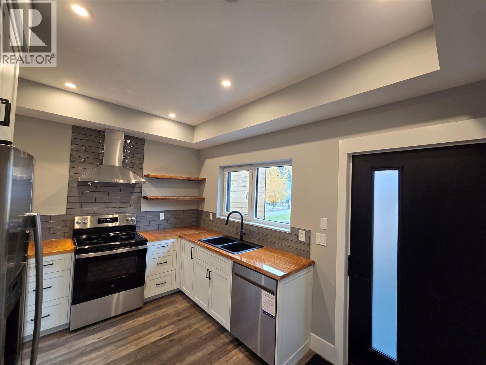 10 of 18 - 85 Wallinger Avenue