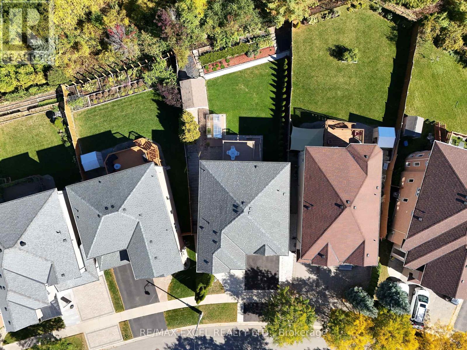 29 Brass Drive North, Richmond Hill, ON photo 3