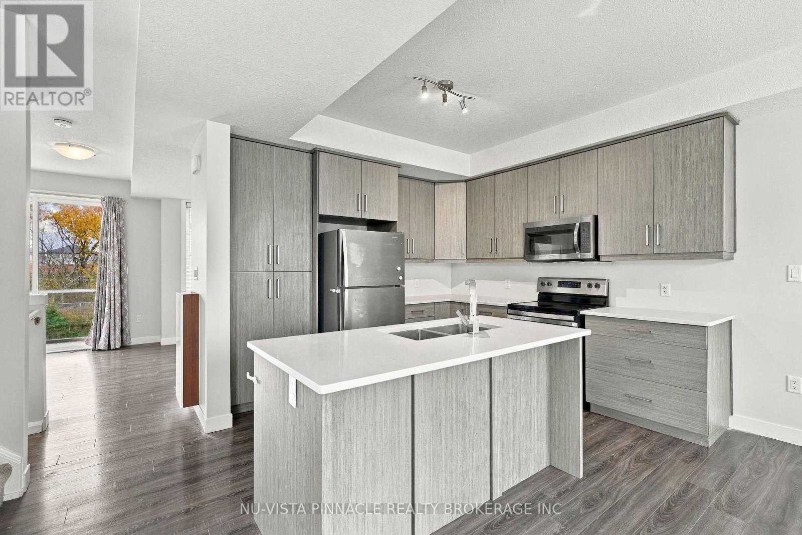 960 WEST VILLAGE SQUARE, London North (North M) — photo 11
