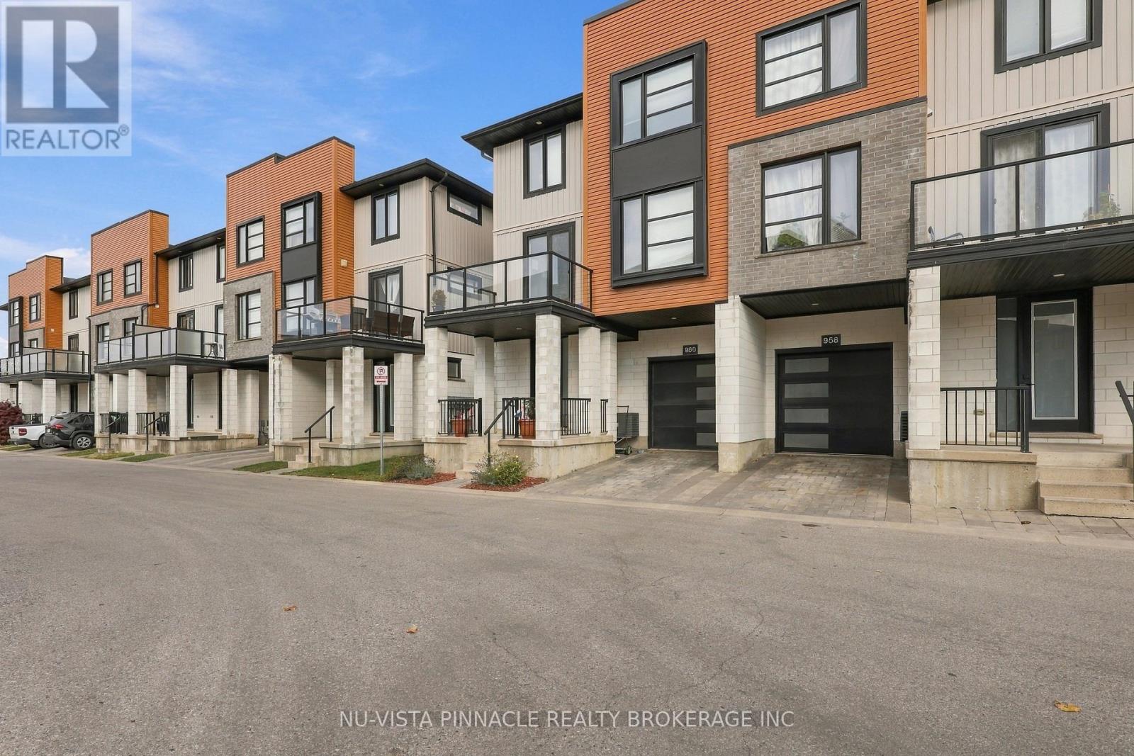 960 WEST VILLAGE SQUARE, London North (North M) — photo 2