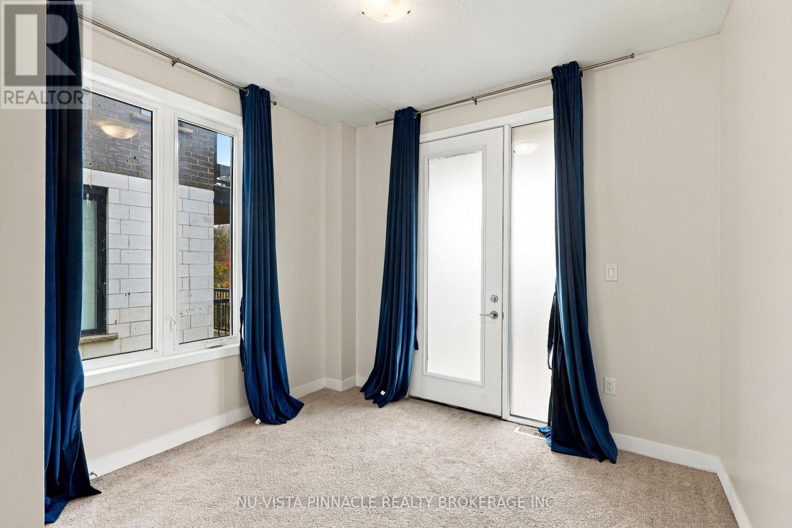 960 WEST VILLAGE SQUARE, London North (North M) — photo 5