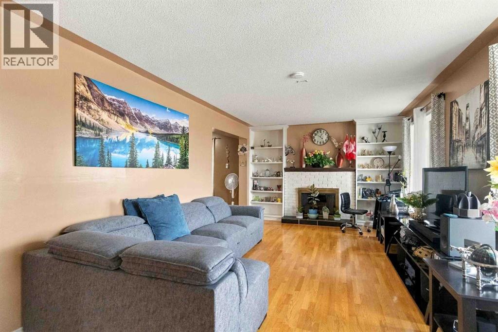 133 Beaumont Crescent, photo 4 of 37