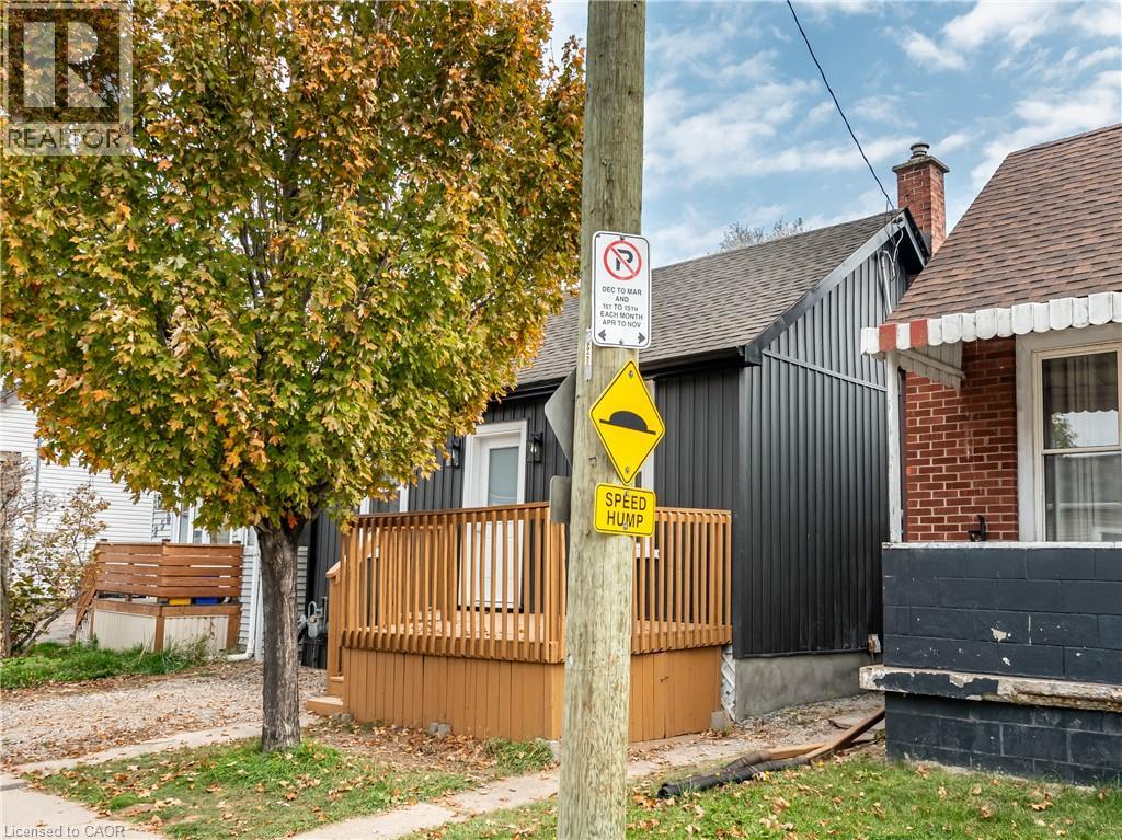 256 ROSSLYN Avenue N, Hamilton — photo 2