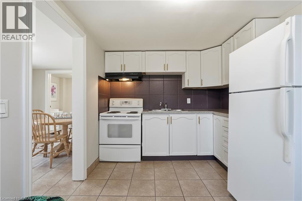 727 BARTON Street, Stoney Creek — photo 8