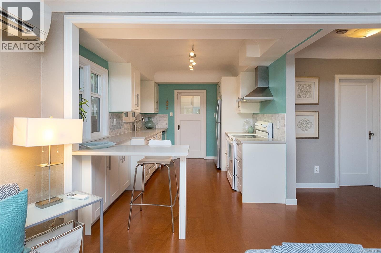  1118 Tolmie Avenue, Saanich
