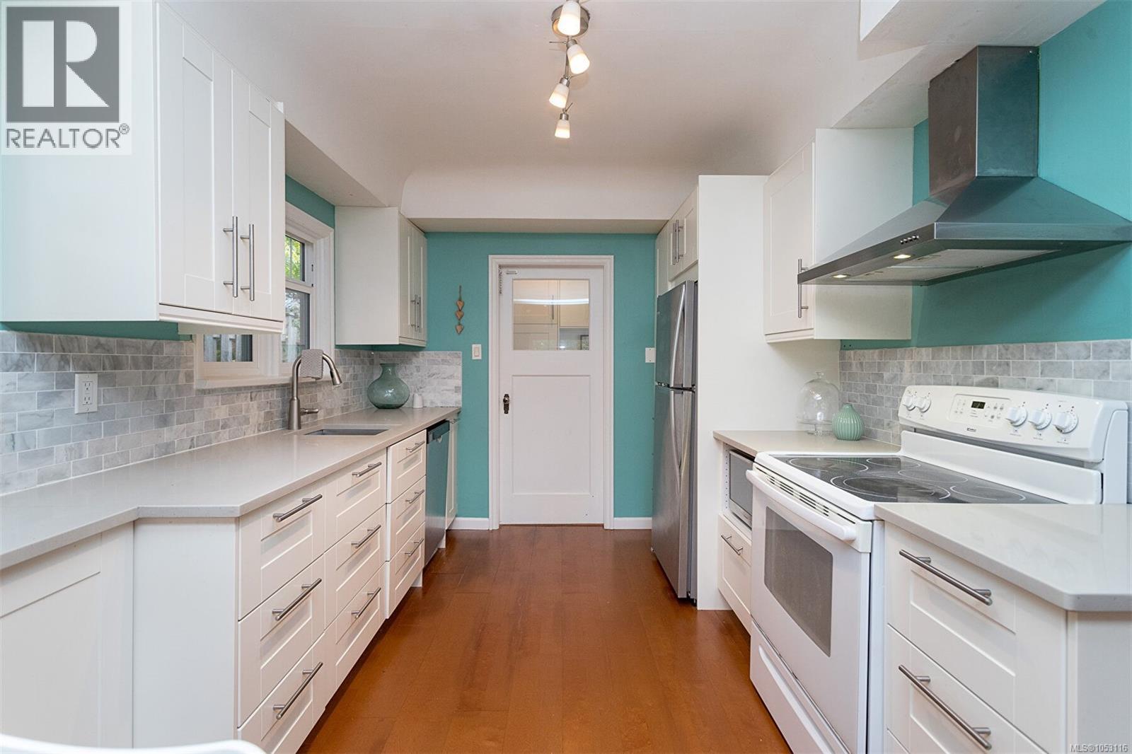  1118 Tolmie Avenue, Saanich