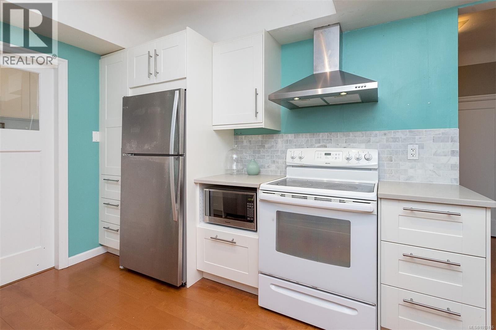  1118 Tolmie Avenue, Saanich