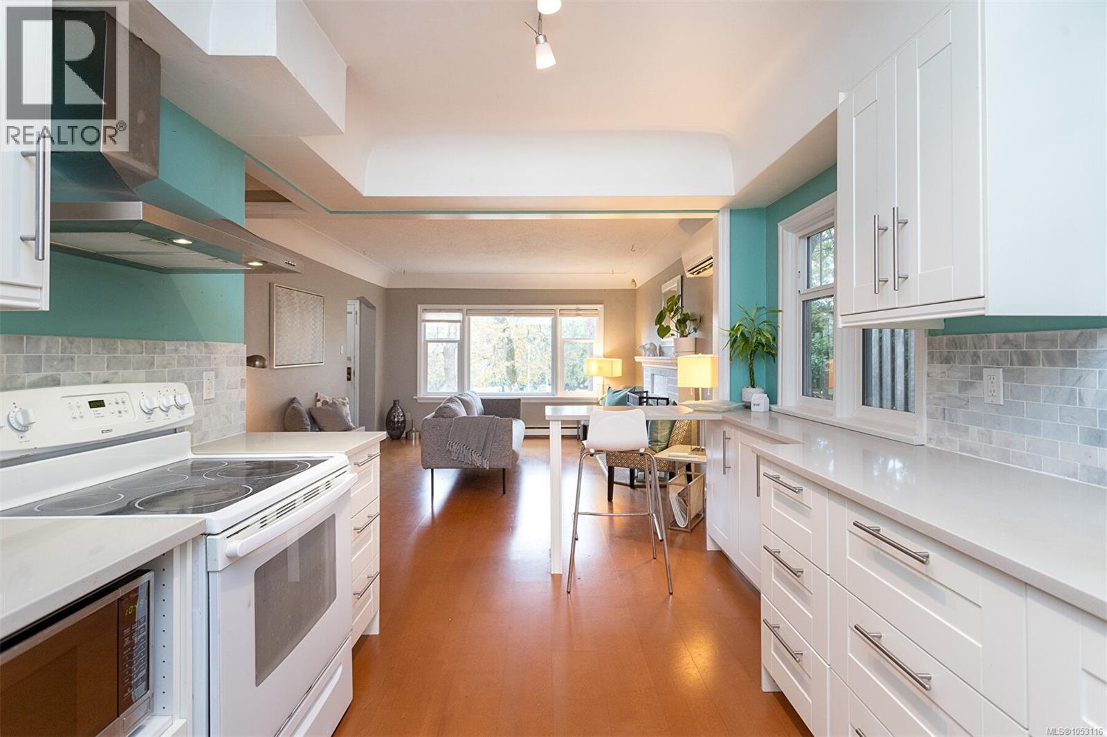  1118 Tolmie Avenue, Saanich