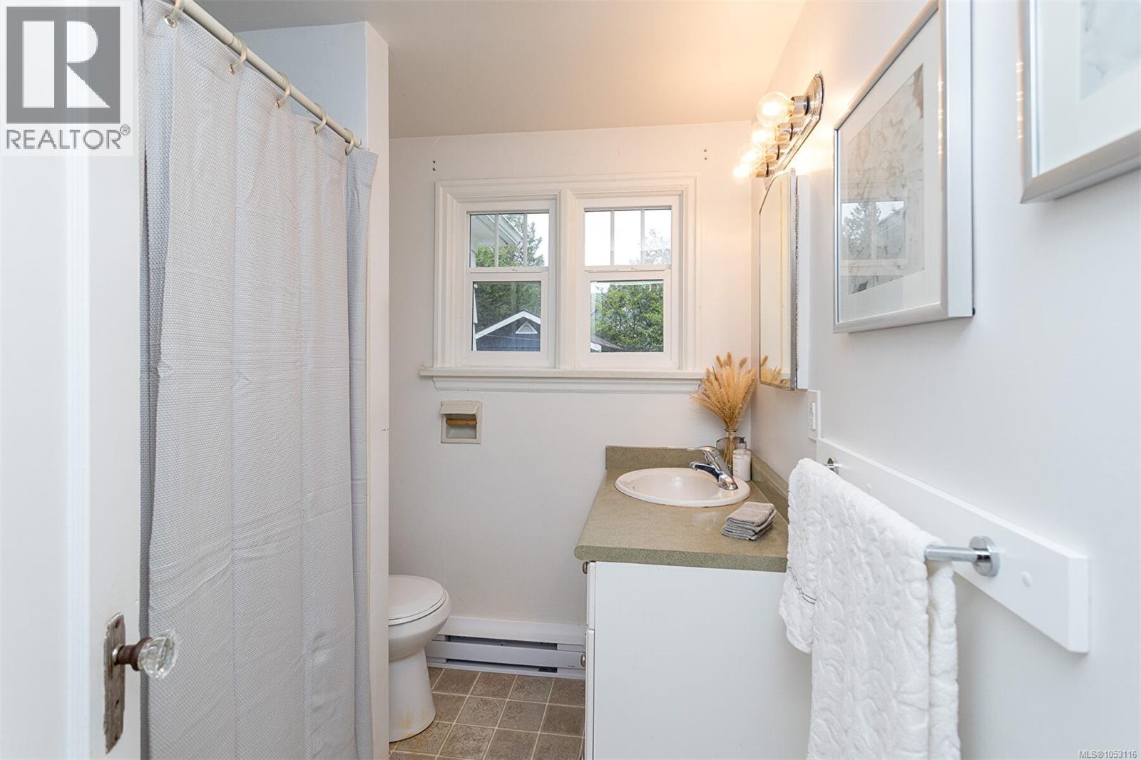  1118 Tolmie Avenue, Saanich
