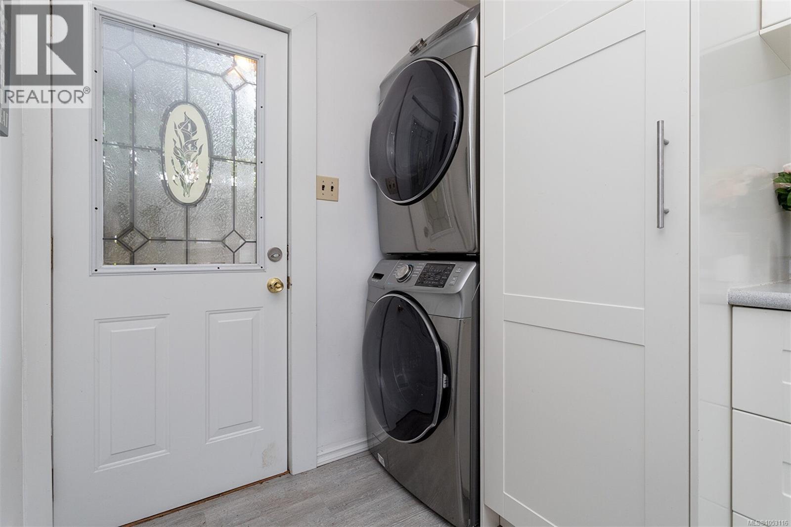  1118 Tolmie Avenue, Saanich