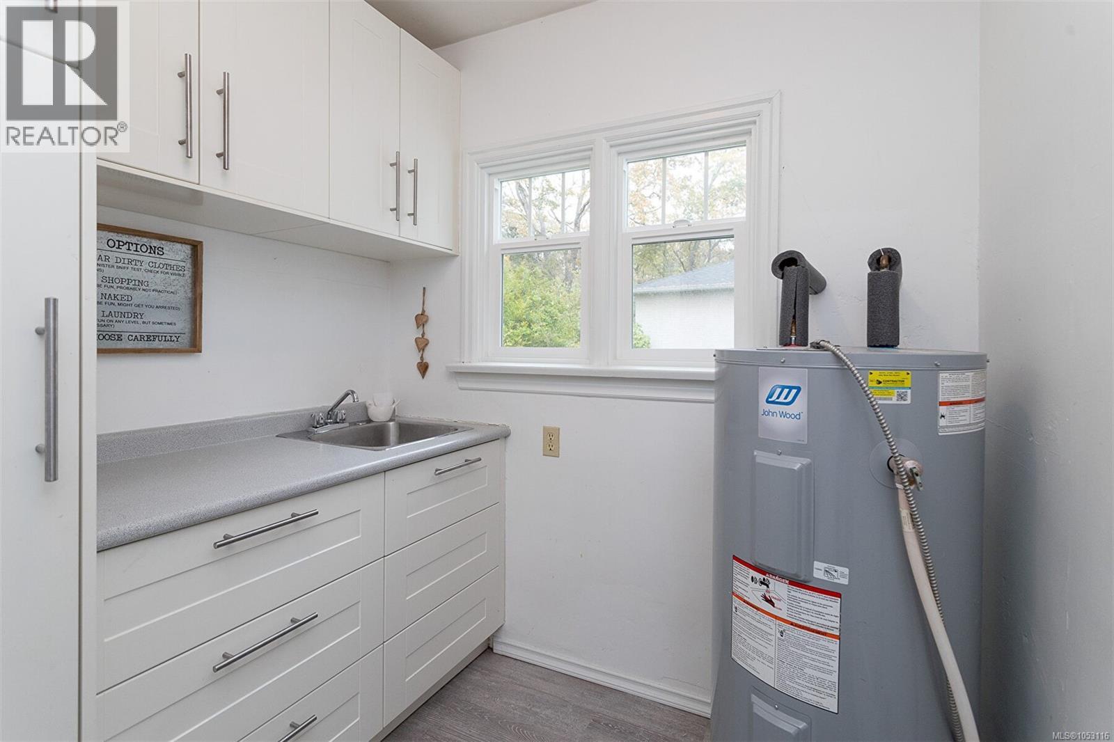  1118 Tolmie Avenue, Saanich