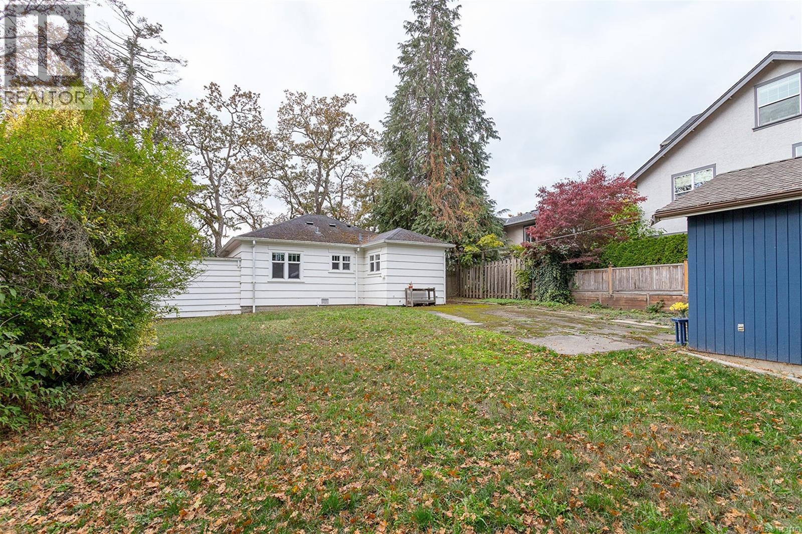  1118 Tolmie Avenue, Saanich