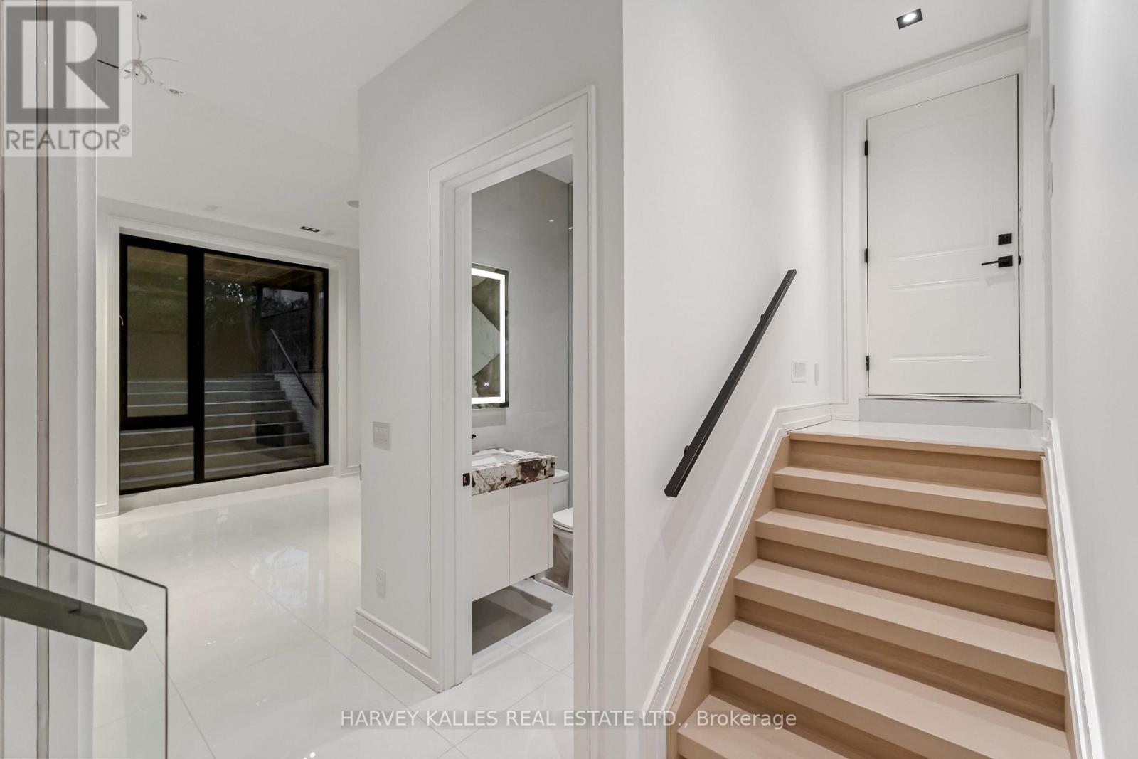 33 Saint Hilda's Avenue, Toronto, ON photo 41