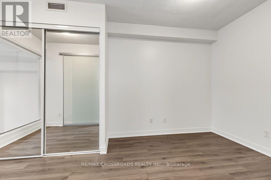 Th05- 58 Queens Wharf Road, Toronto, ON photo 18