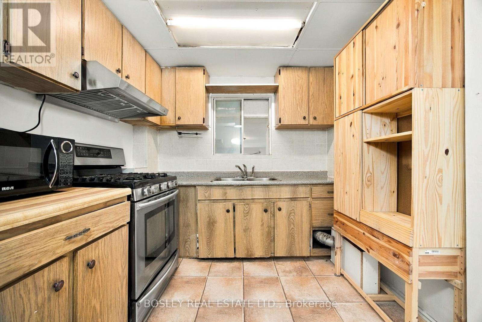 114 Rhodes Avenue, Toronto, ON photo 16