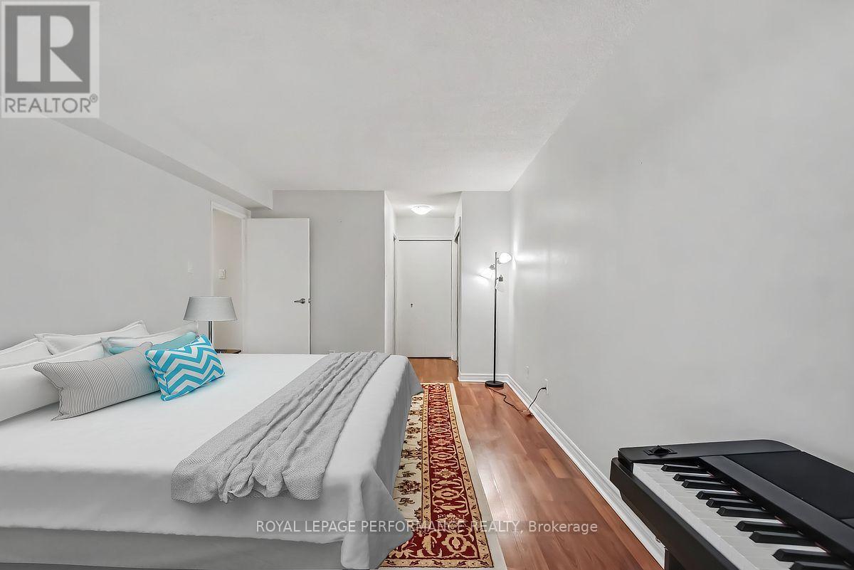 1803 - 545 St Laurent Boulevard