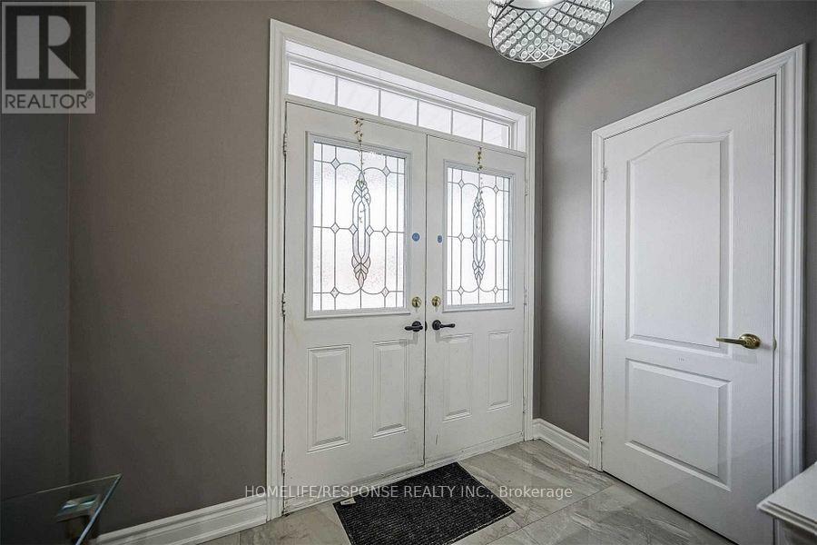 372 MANTLE Avenue, Whitchurch-Stouffville, ON photo 2