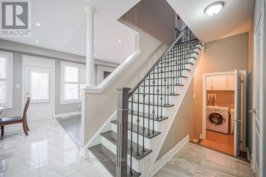 372 MANTLE Avenue, Whitchurch-Stouffville, ON photo 7