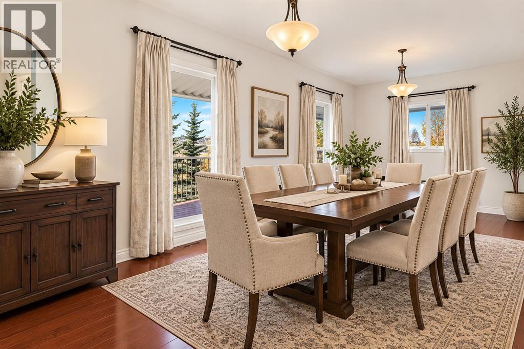 Dining Room (This photo has been digitally staged)