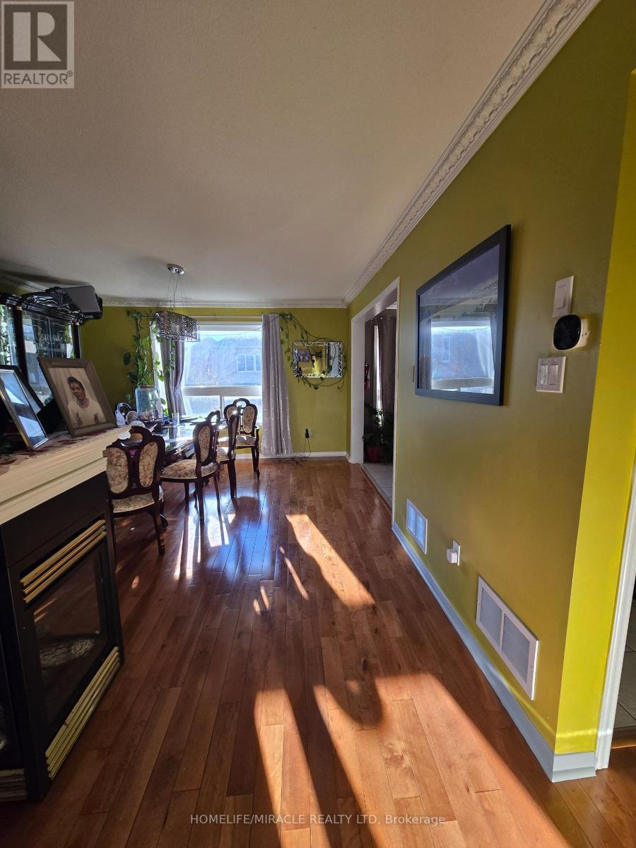 73 Styles Crescent, Ajax, ON photo 2
