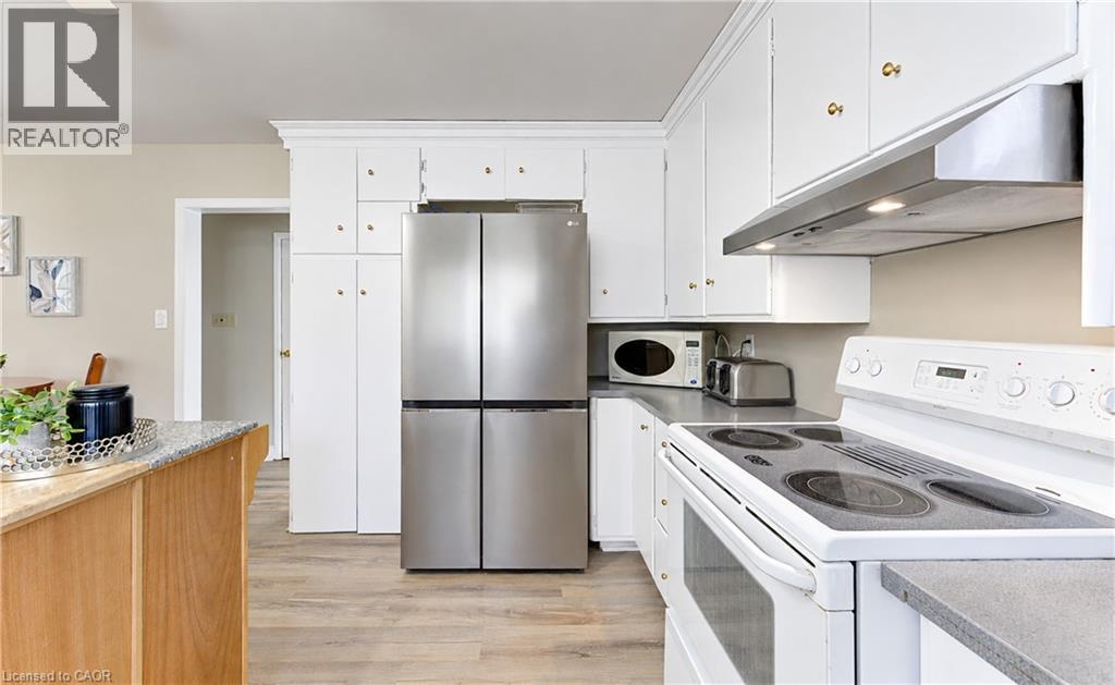 1026 DOERING Street, Wellesley — photo 9
