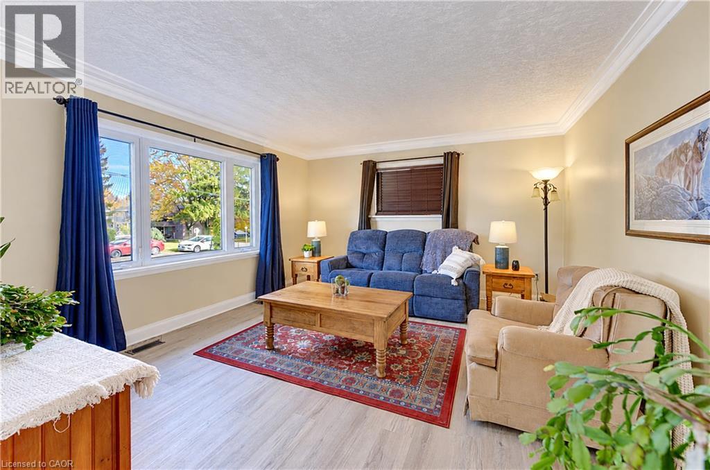 1026 DOERING Street, Wellesley — photo 12