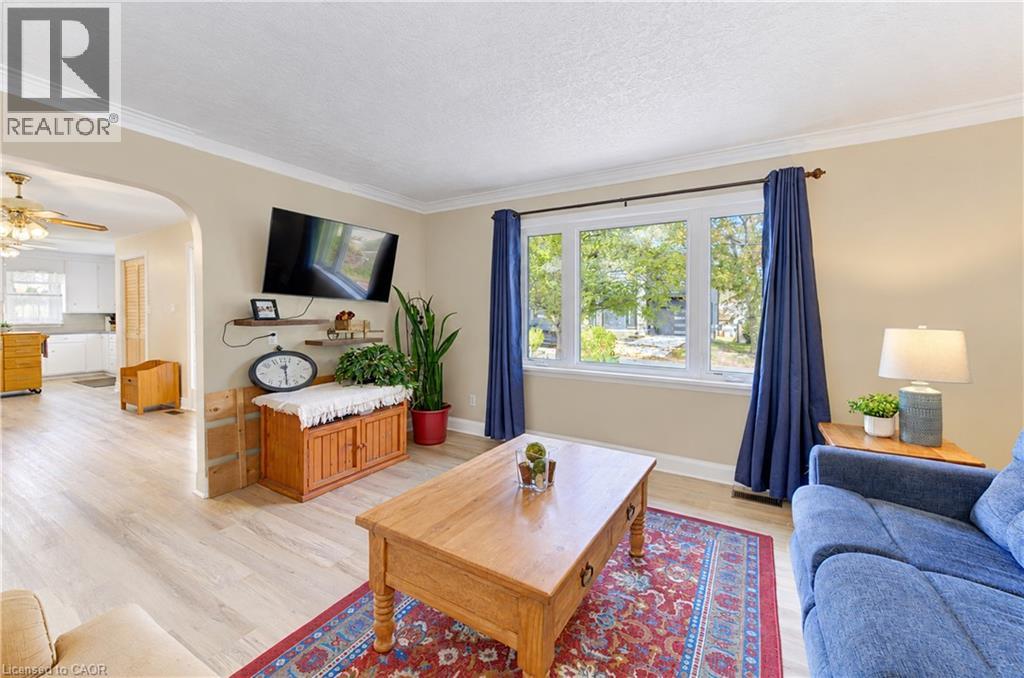 1026 DOERING Street, Wellesley — photo 10