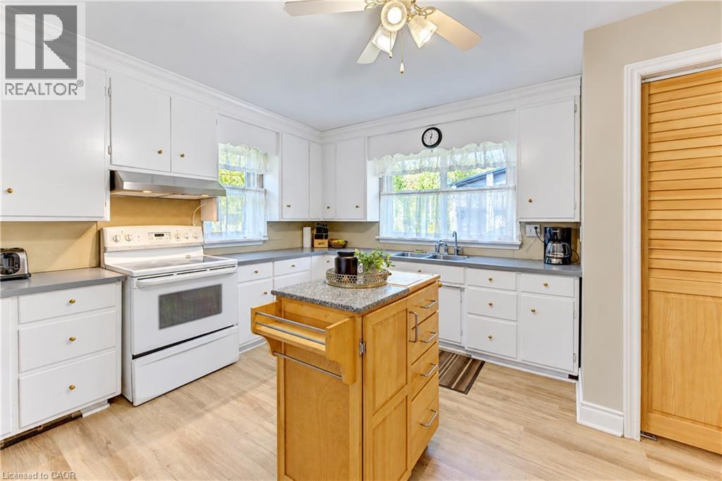 1026 DOERING Street, Wellesley — photo 7