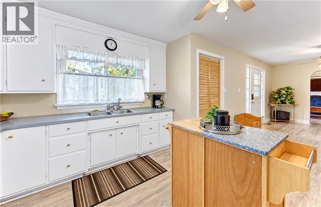 1026 DOERING Street, Wellesley — photo 9