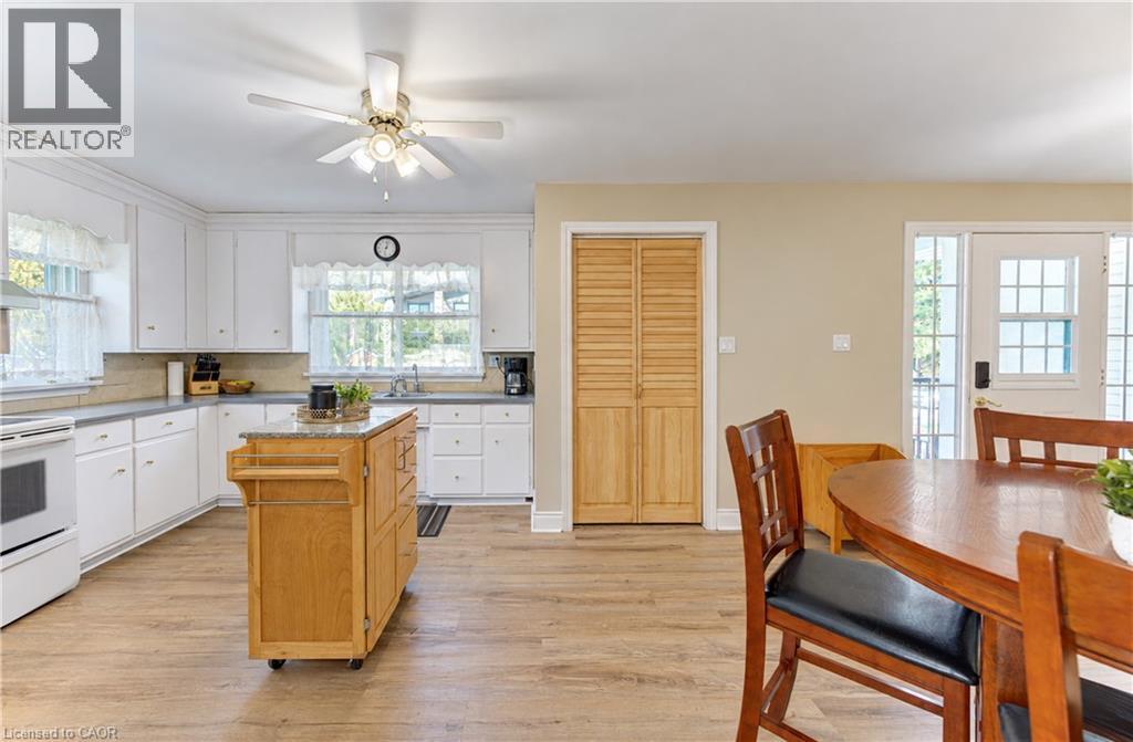 1026 DOERING Street, Wellesley — photo 6