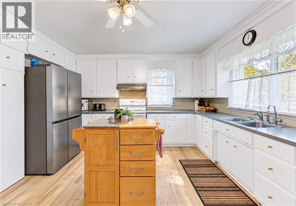 1026 DOERING Street, Wellesley — photo 5