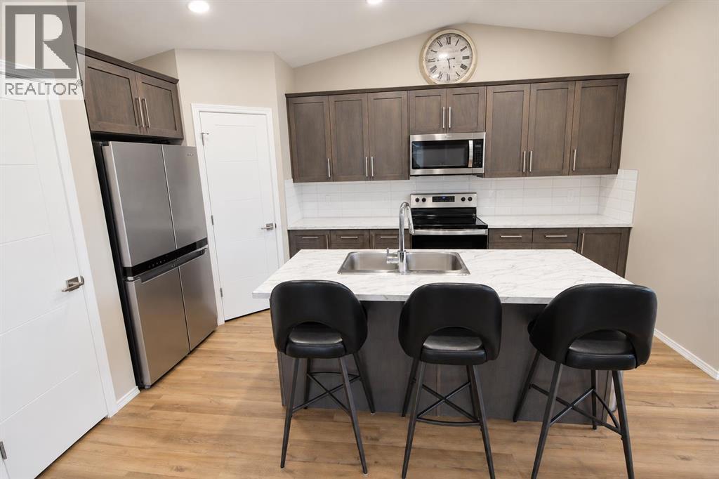 Listing photo – 121 Golden Crescent, Red Deer