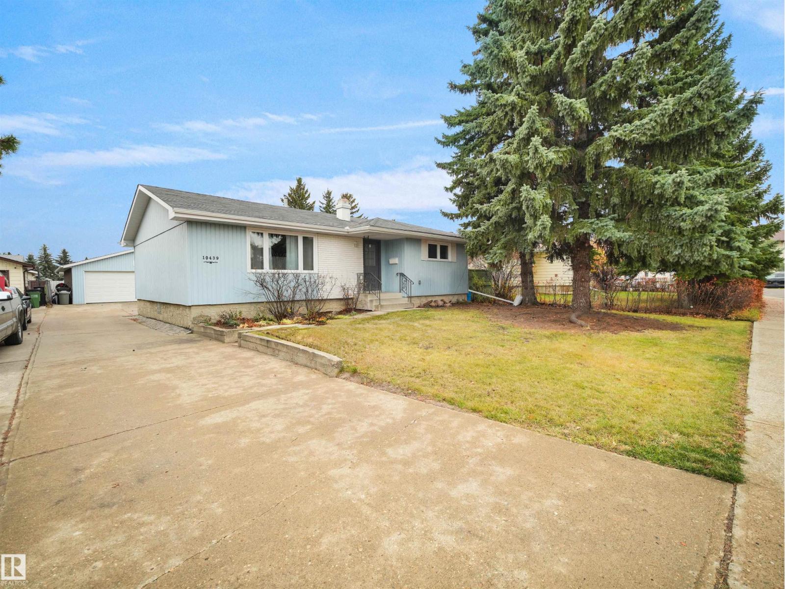 10439 37 AV NW, photo 2 of 34
