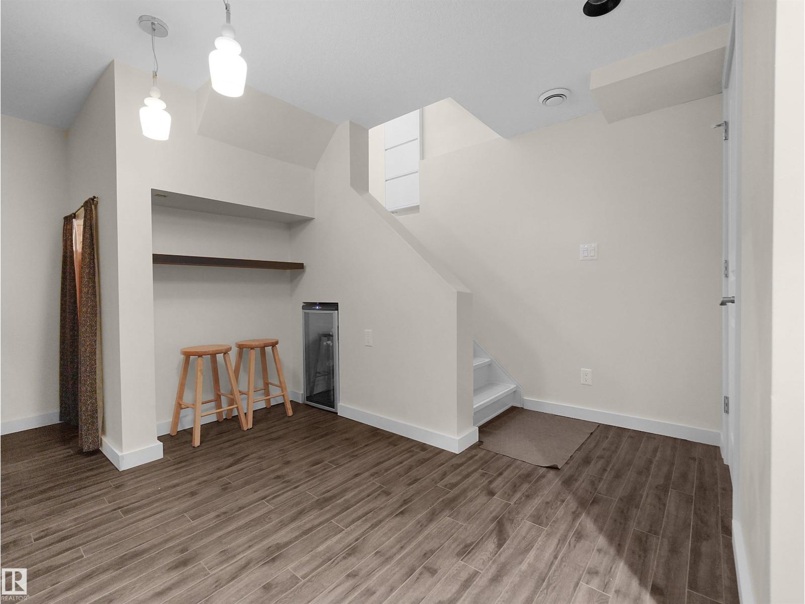 10439 37 AV NW, photo 23 of 34