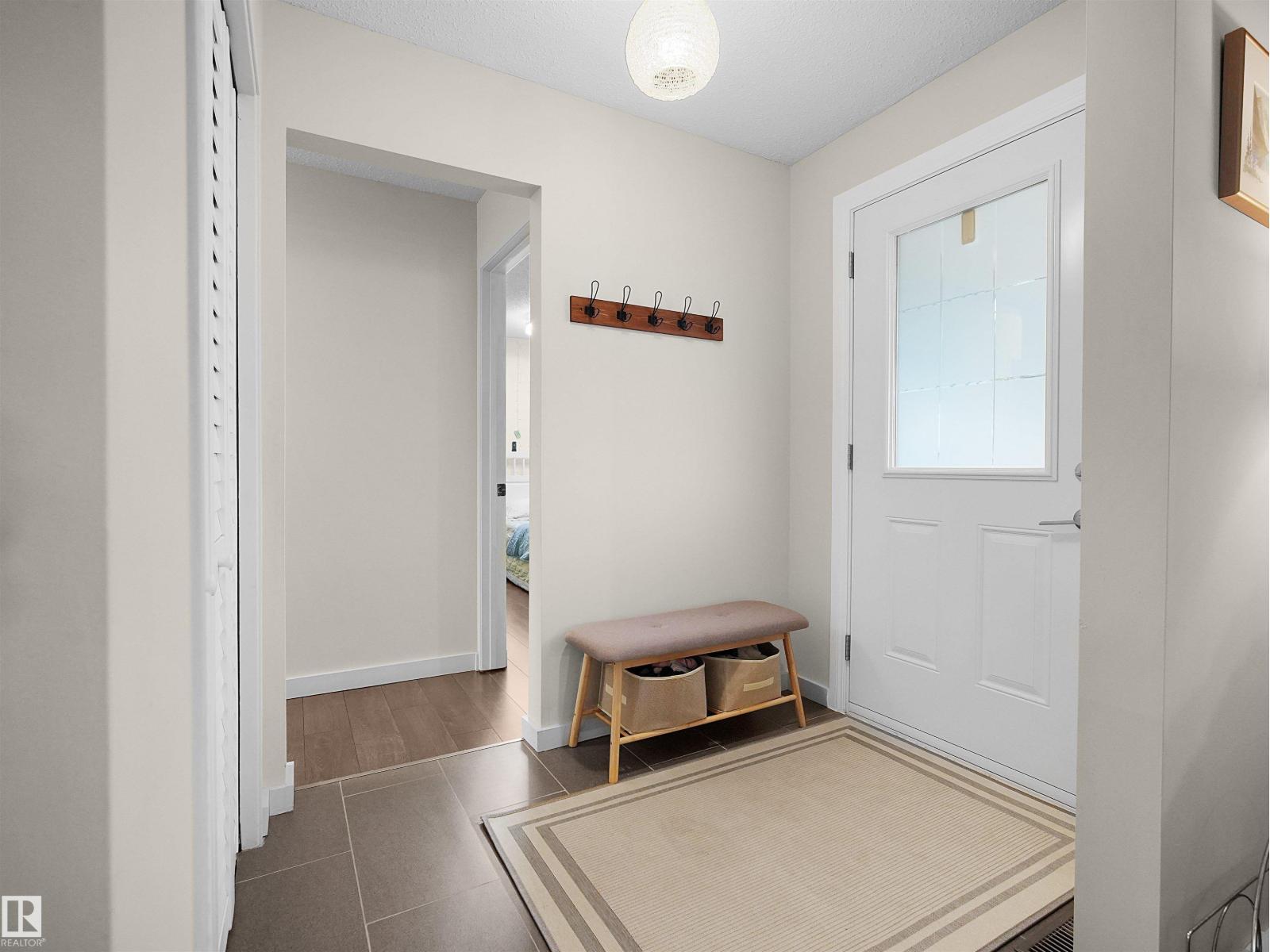 10439 37 AV NW, photo 3 of 34