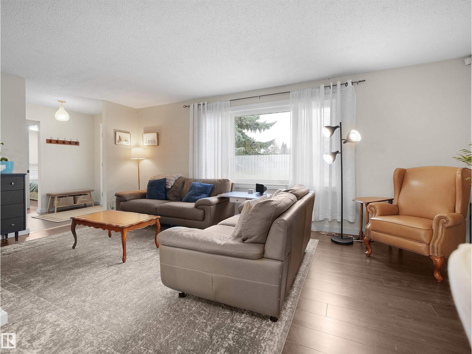 10439 37 AV NW, photo 6 of 34