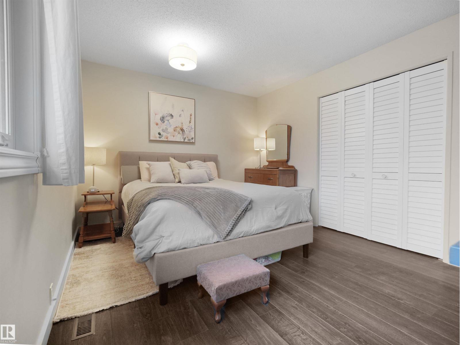10439 37 AV NW, photo 14 of 34