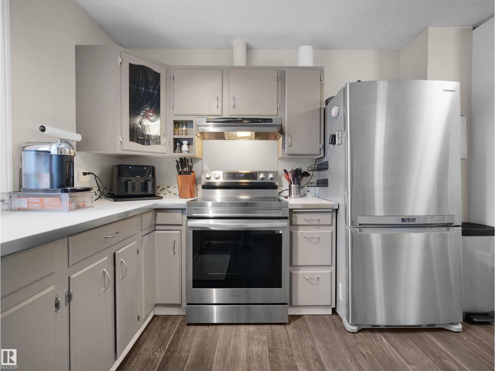 10439 37 AV NW, photo 10 of 34