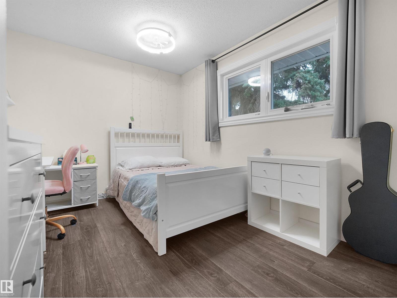 10439 37 AV NW, photo 18 of 34