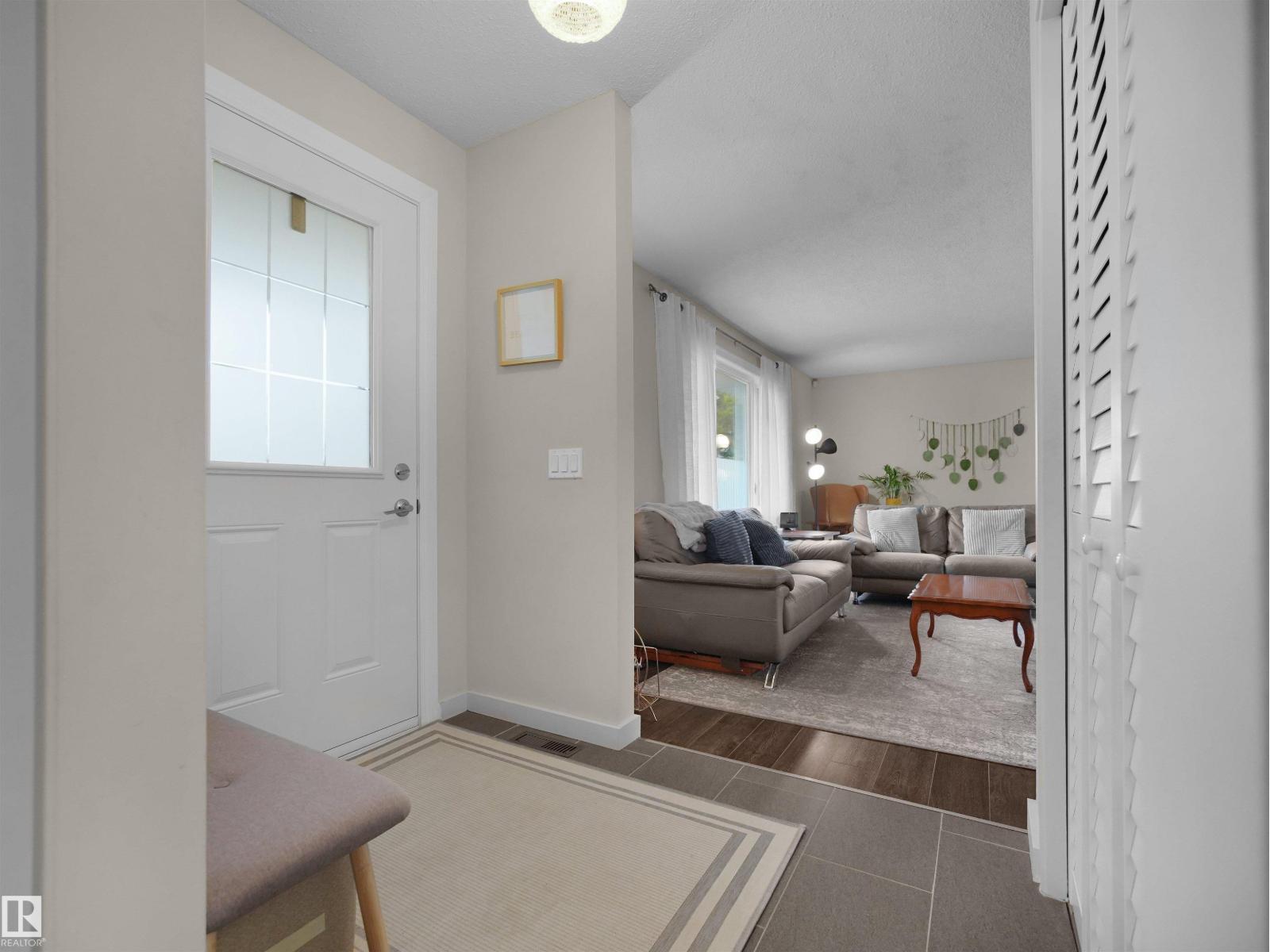 10439 37 AV NW, photo 4 of 34