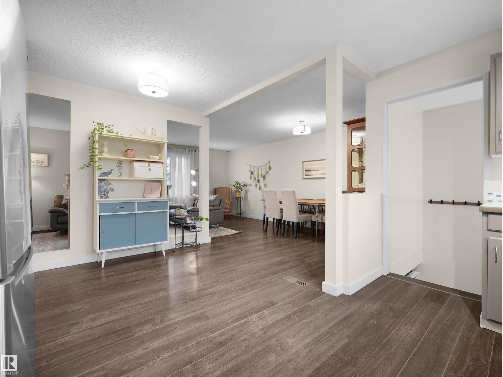 10439 37 AV NW, photo 11 of 34